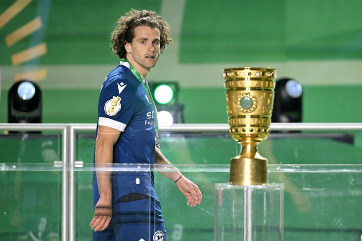 Mael Corboz tijdens de finale van de DFB Bokal