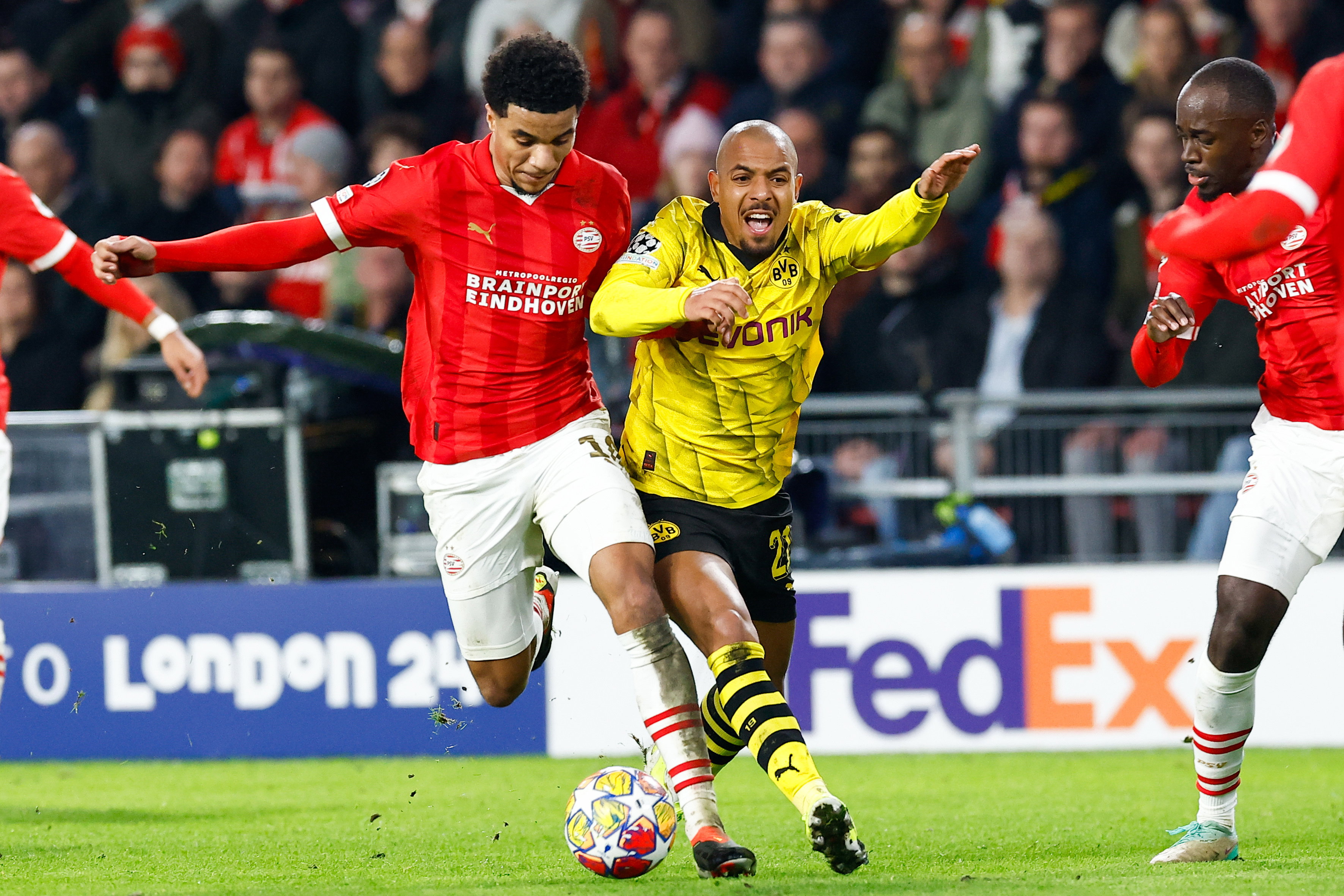 Malik Tillman troeft Donyell Malen af