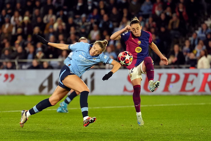 Vivianne Miedema (Manchester City) en Ona Batlle (FC Barcelona)