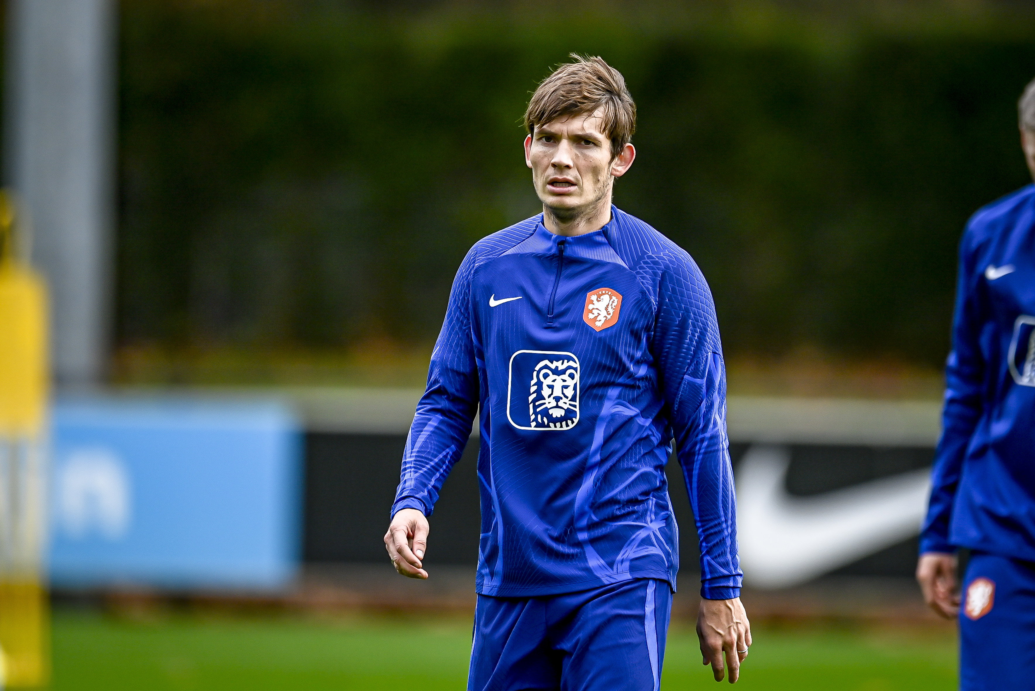 Marten de Roon op de training van Oranje