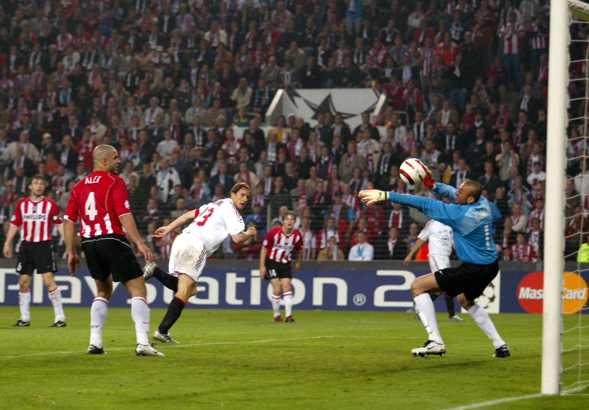Massimo Ambrosini scoort tegen PSV