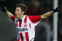 Mateja Kezman viert een treffer namens PSV