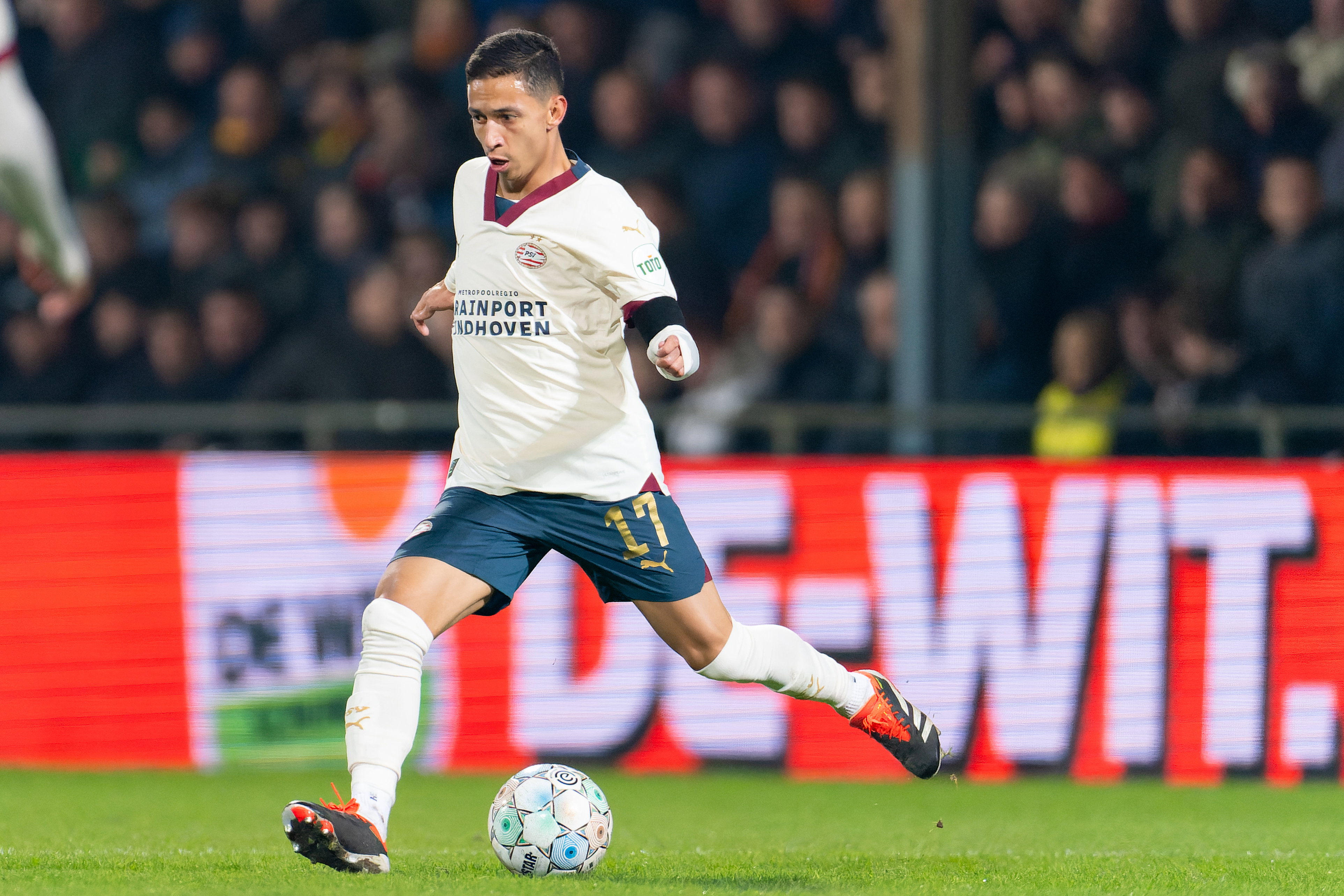 Mauro Junior tegen Go Ahead Eagles