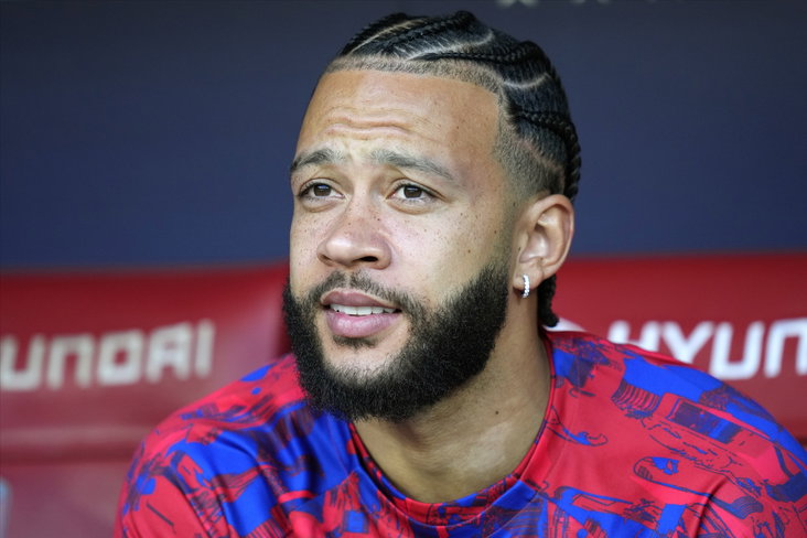 Memphis Depay op de bank van Atletico