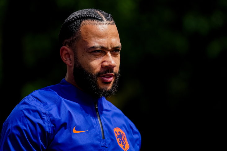 Memphis Depay op de training van Oranje