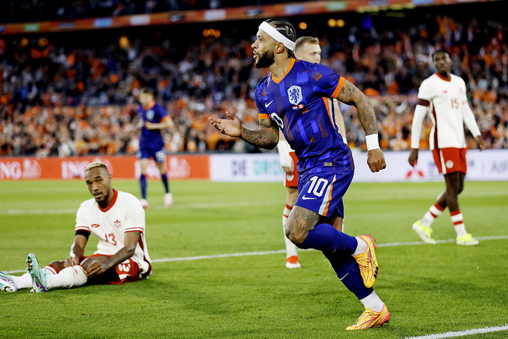 Memphis viert zijn goal tegen Canada