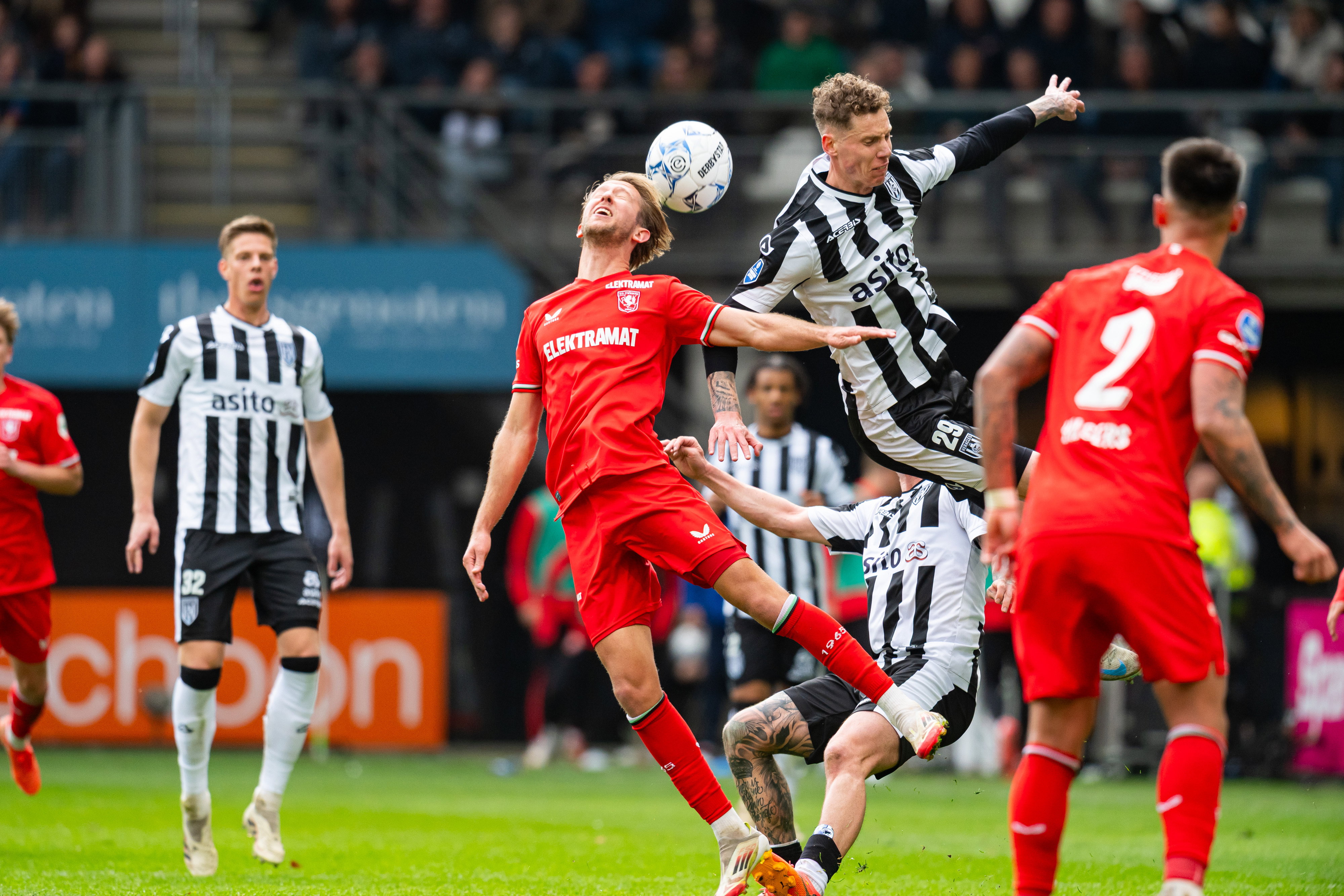 Michel Vlap gaat een kopduel aan