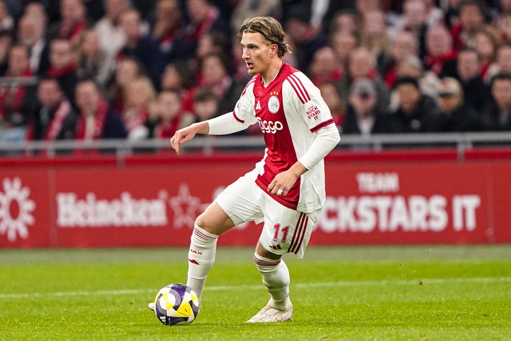 Mika Godts met de bal