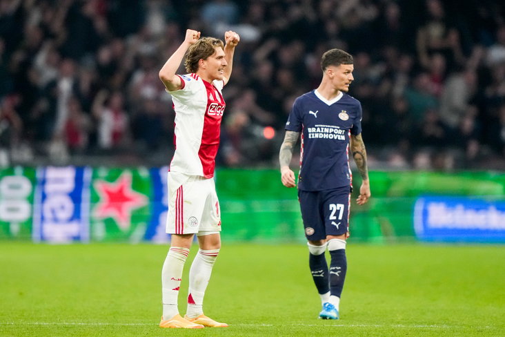 Mika Godts scoort tegen PSV