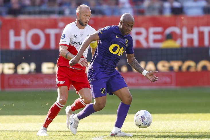 Mike van der Hoorn en Andre Ayew