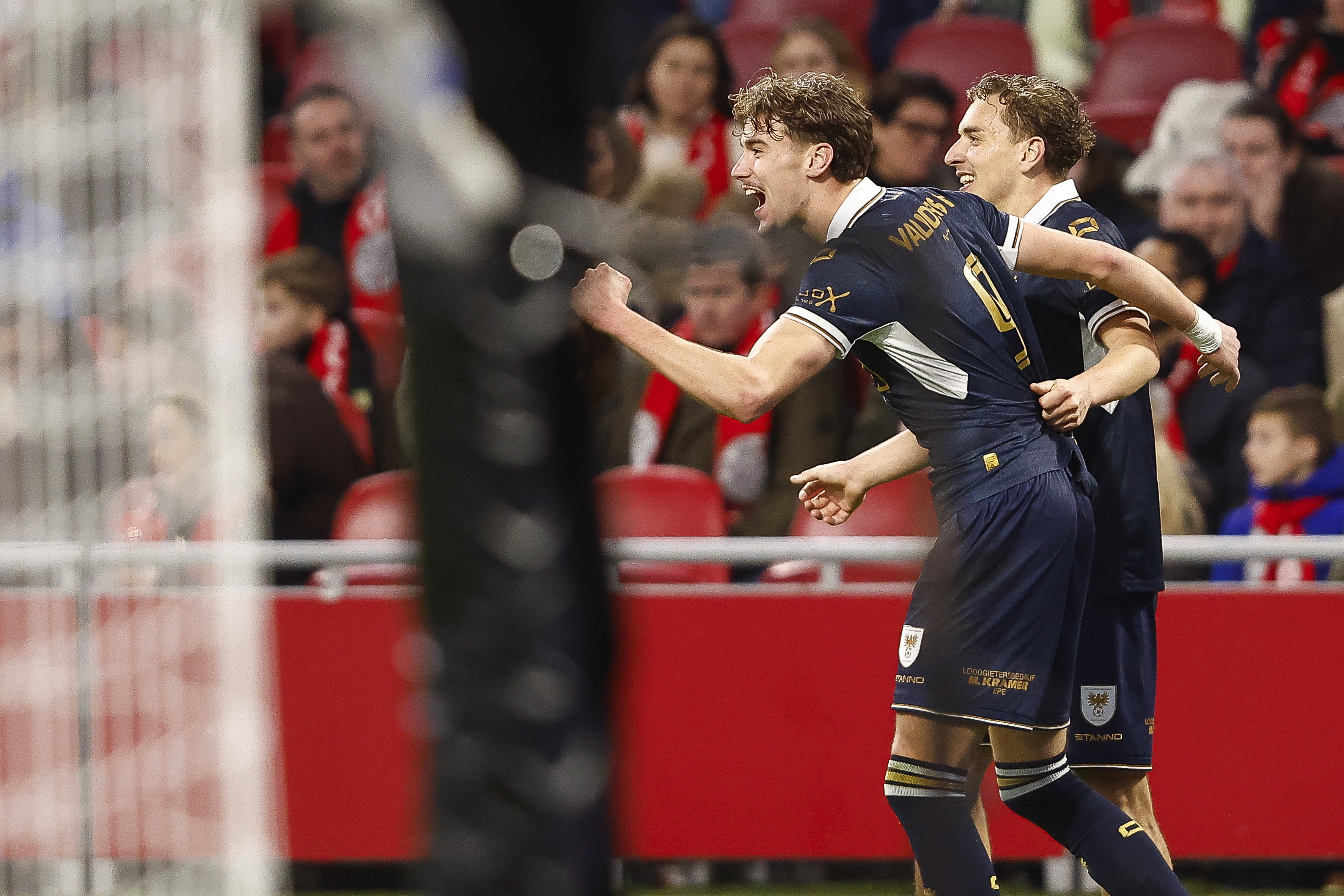 Milan Smit maakt de 2 2 in de Aren A