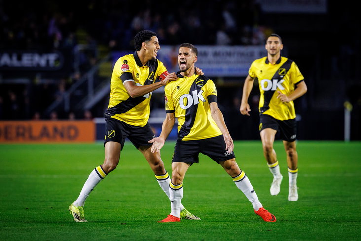 Mohamed Bouchouari viert zijn goal