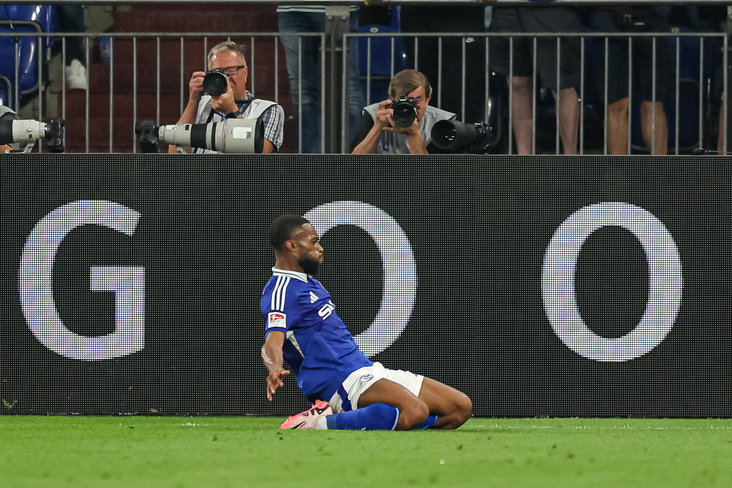 Moussa Sylla scoort voor Schalke 04