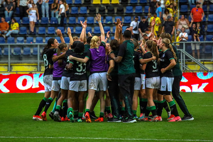 De speelsters en stafleden van Jong Feyenoord