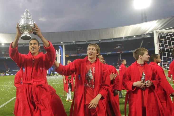 Nacer Chadli met de KNVB Beker in 2011