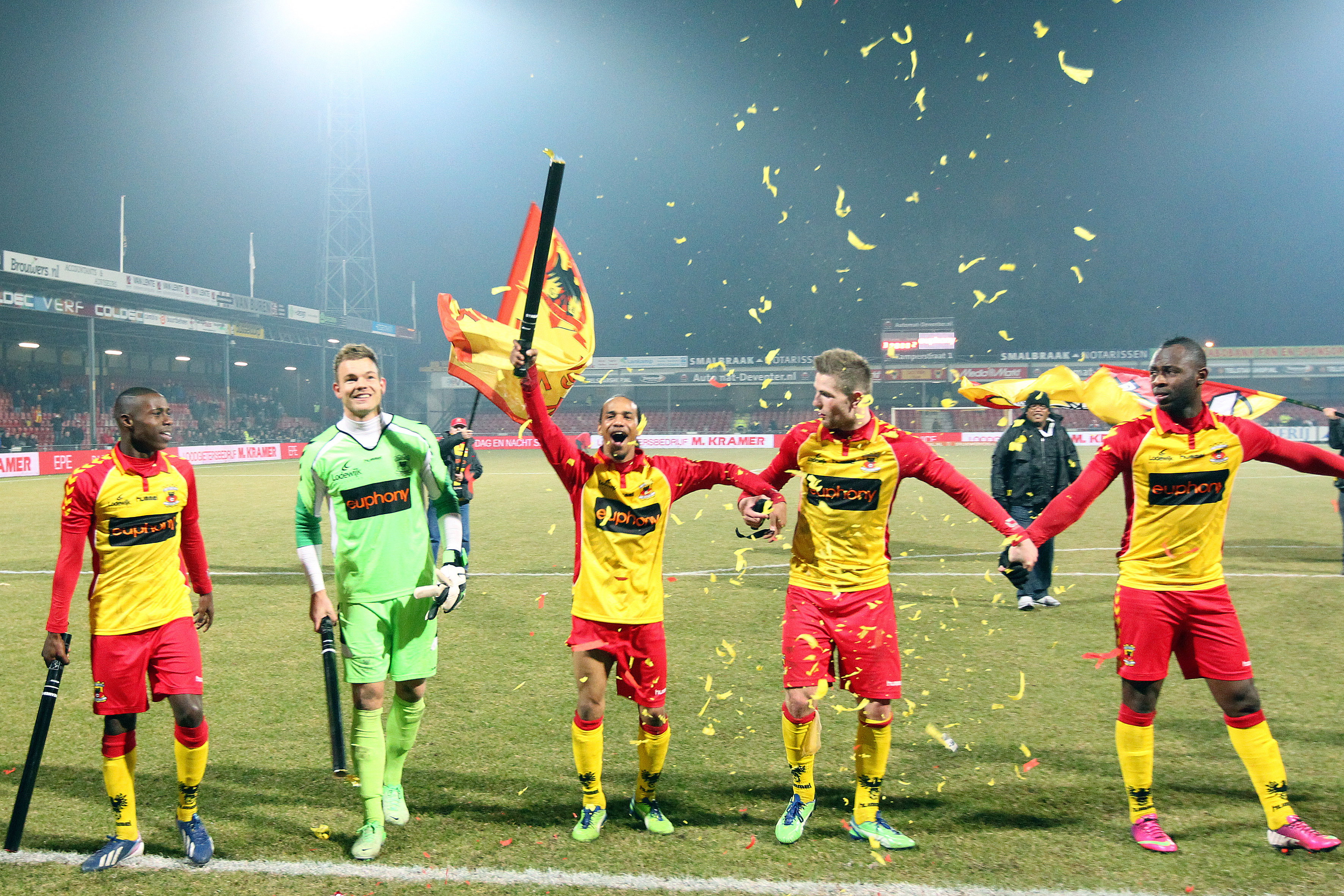 Nick Marsman viert feest met Quincy Promes, Jarchinio Antonia, Cas Peters en Cendrino Misidjan