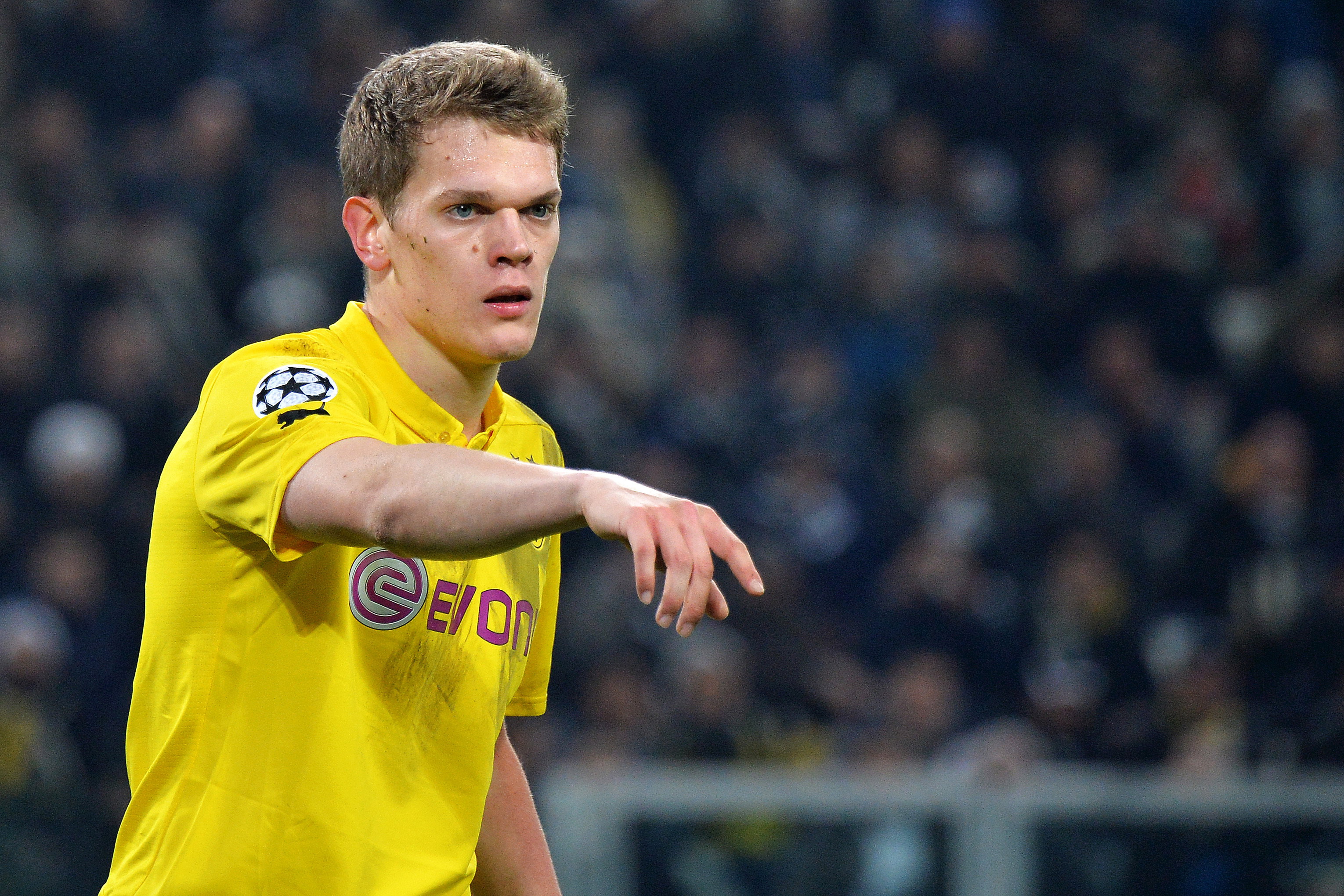 Matthias Ginter namens Borussia Dortmund