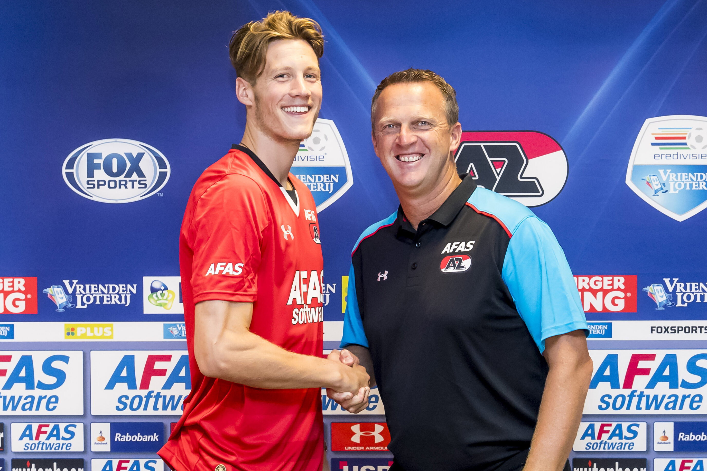 Wout Weghorst en John van den Brom bij AZ