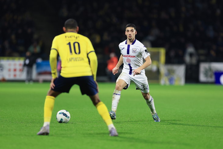 Mohamed Bouchouari aan de bal