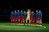 FC Twente tijdens een minuut stilte in Heerenveen