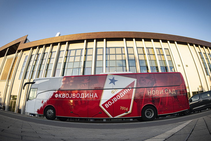 De spelersbus van FK Vojvodina