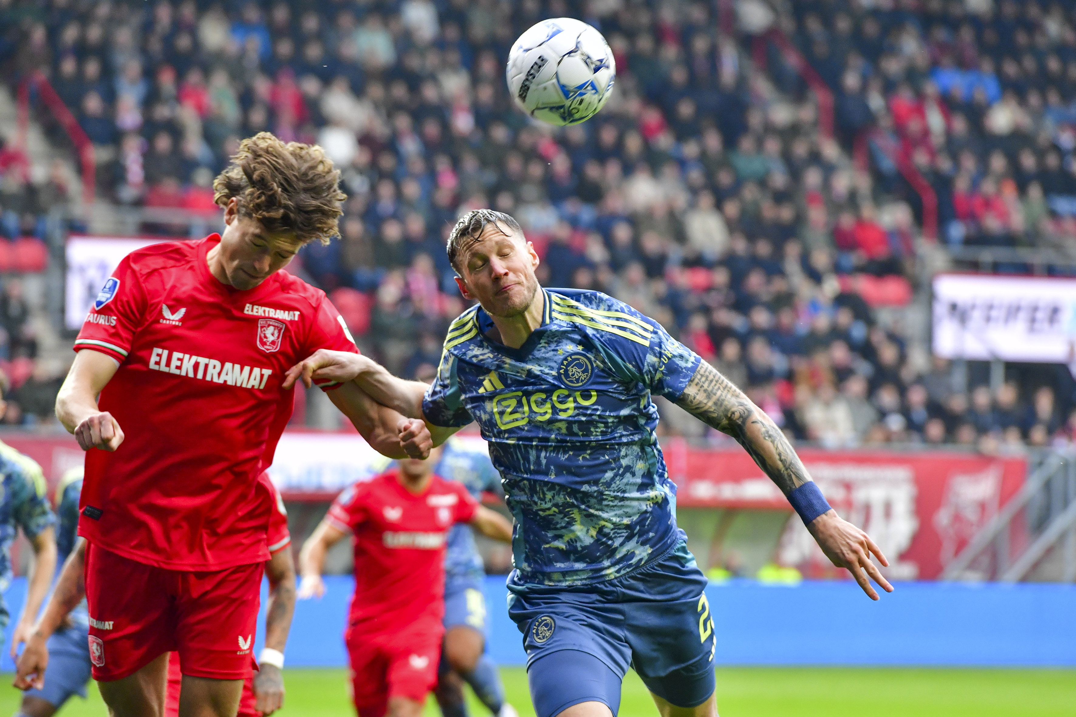 Sam Lammers in duel met Wout Weghorst