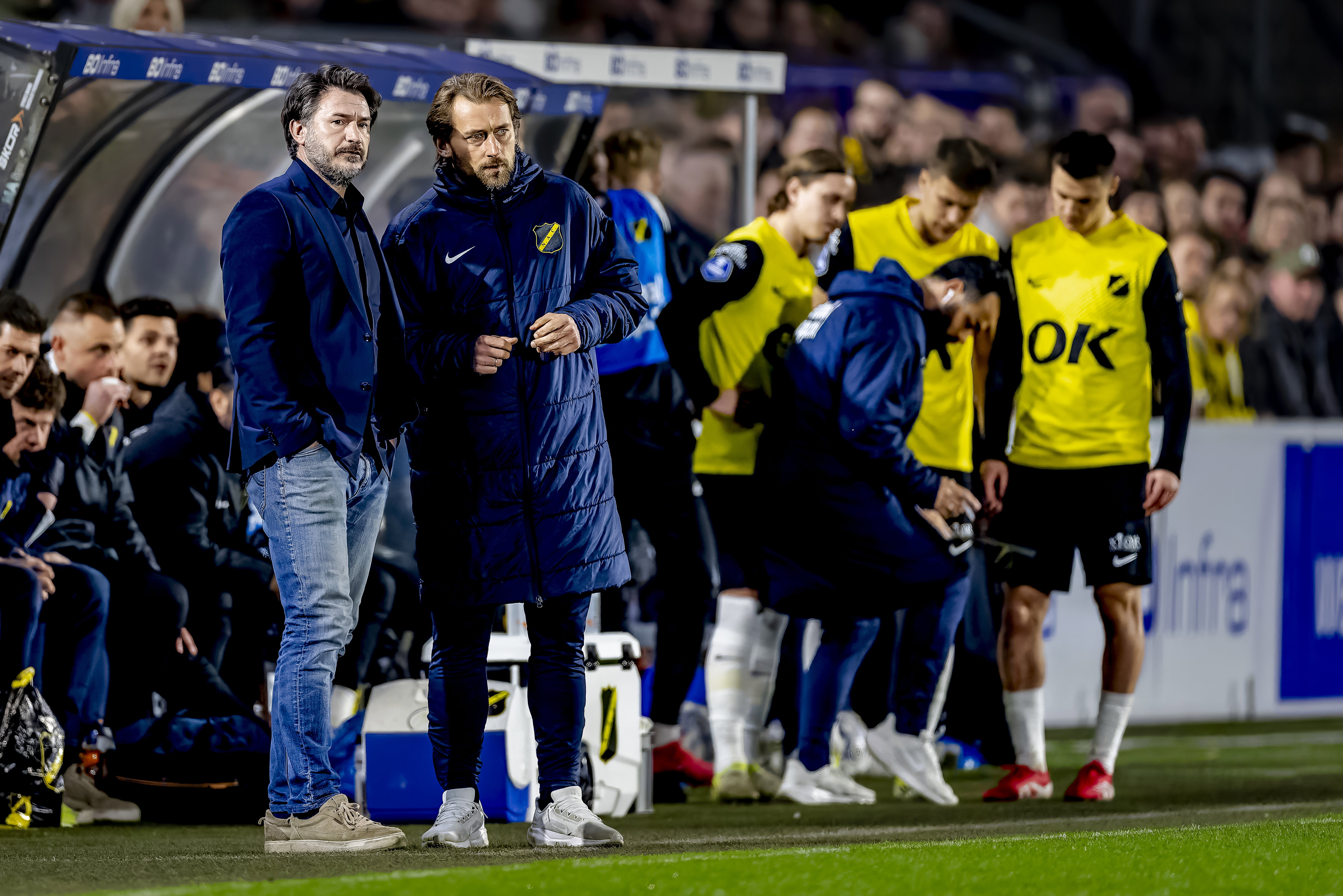 Technische staf van NAC Breda voert overleg