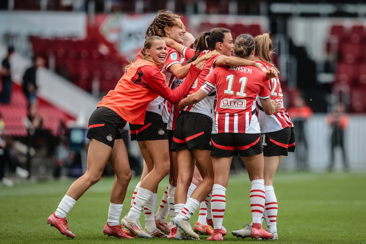 Fenna Kalma viert de 3-2 tegen Feyenoord