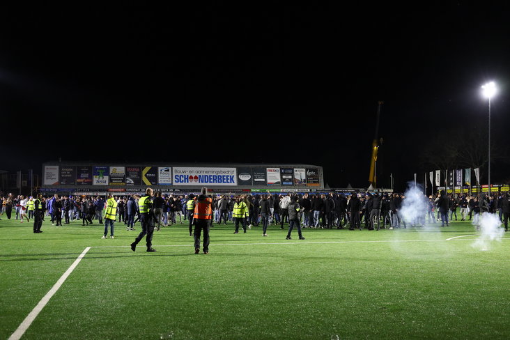 Onrust op het veld bij SV Spakenburg