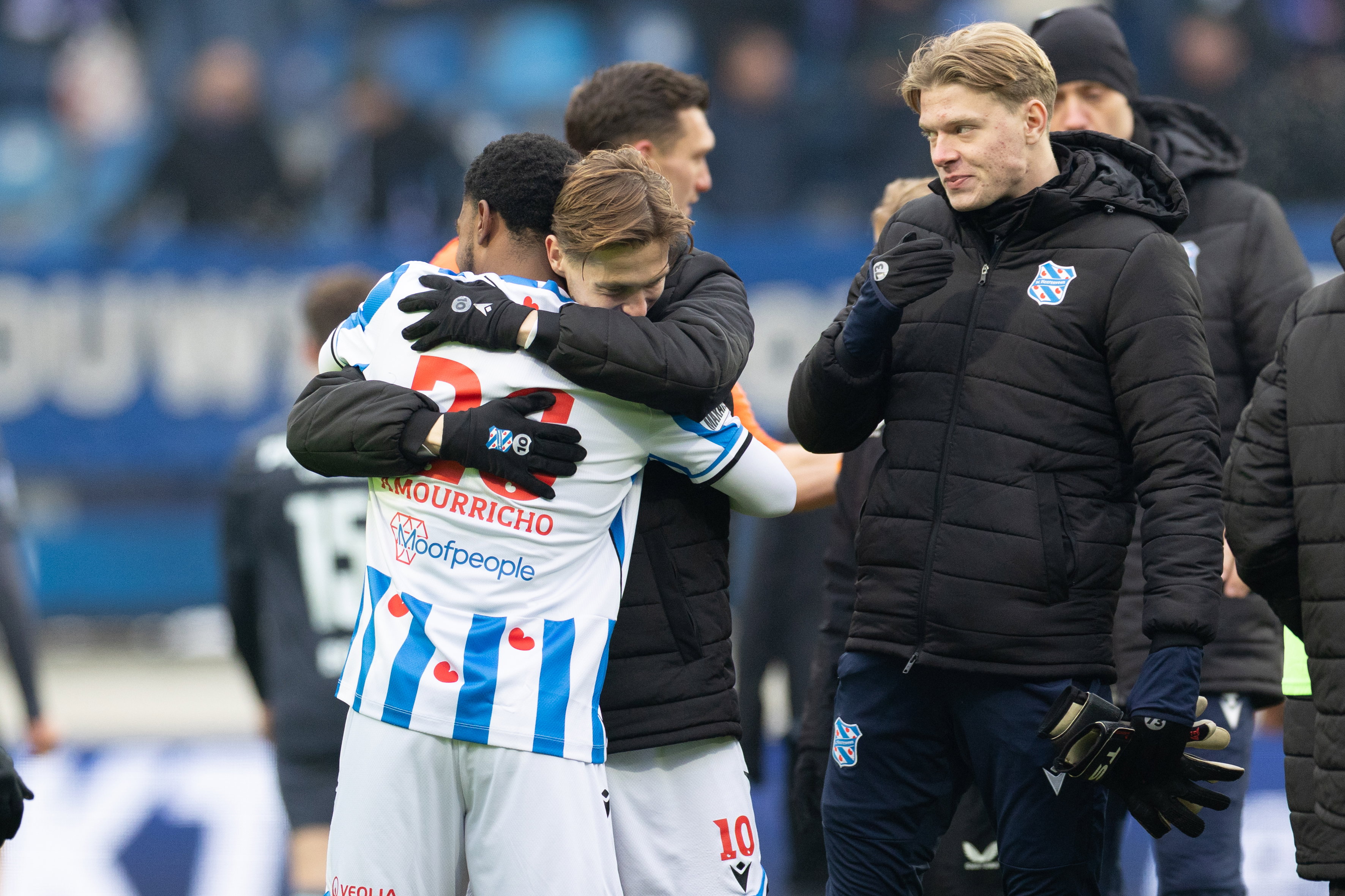Ringo Meerveld omhelst Amourricho van Axel Dongen