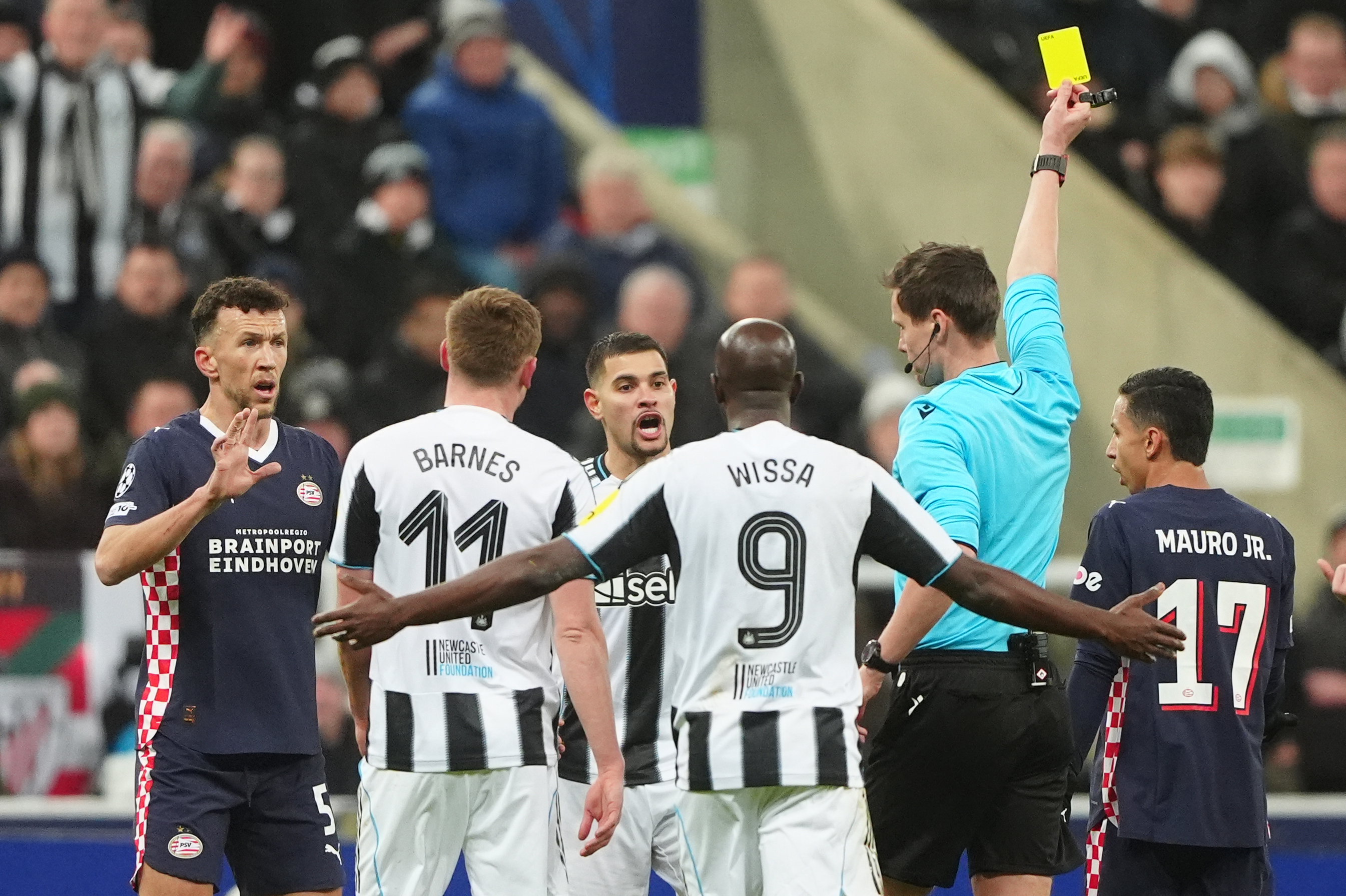 Bruno Guimarães ontsnapte met geel tegen PSV