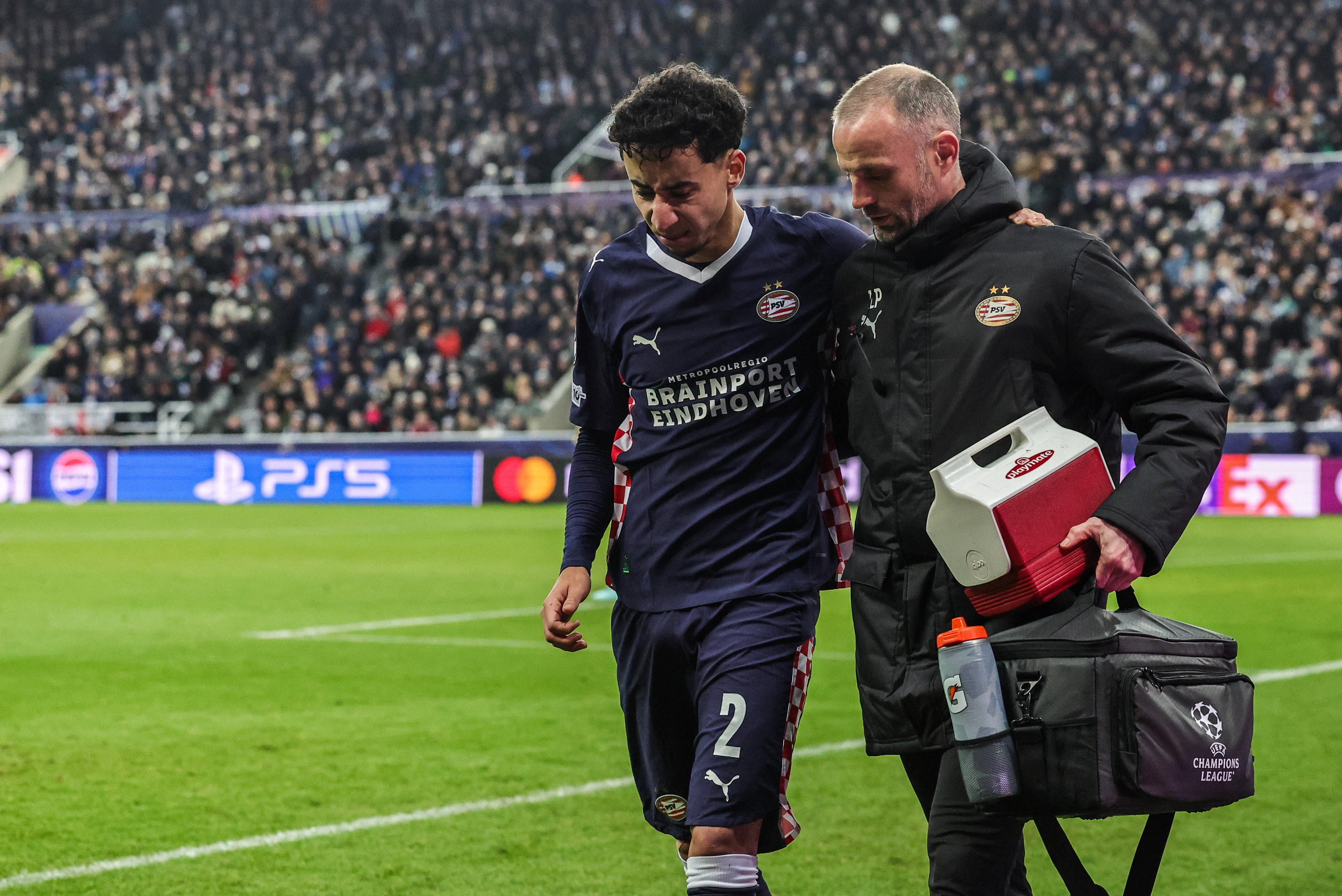 Anass Salah-Eddine viel geblesseerd uit tegen Newcastle United