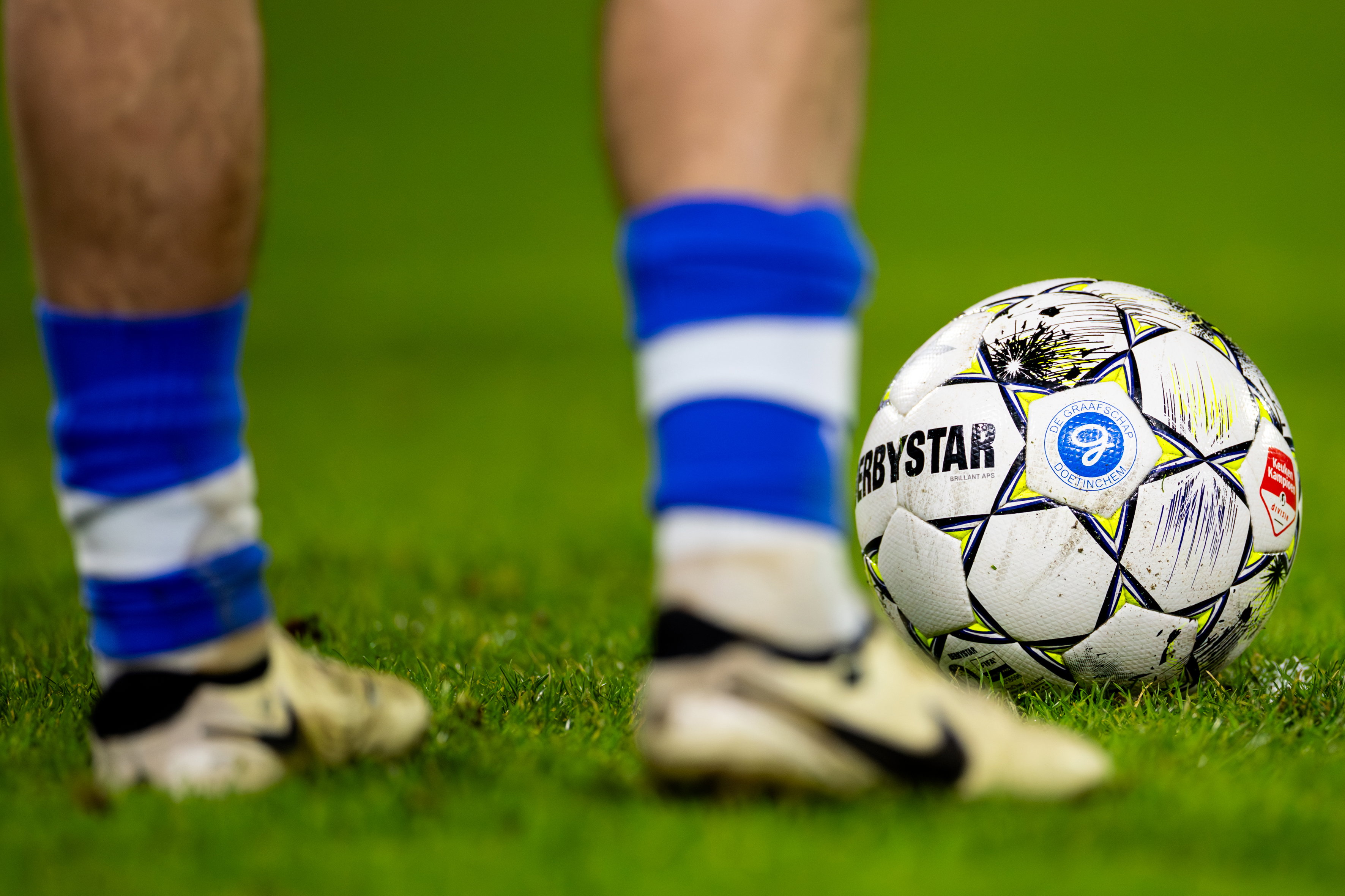 Het logo van De Graafschap op een bal