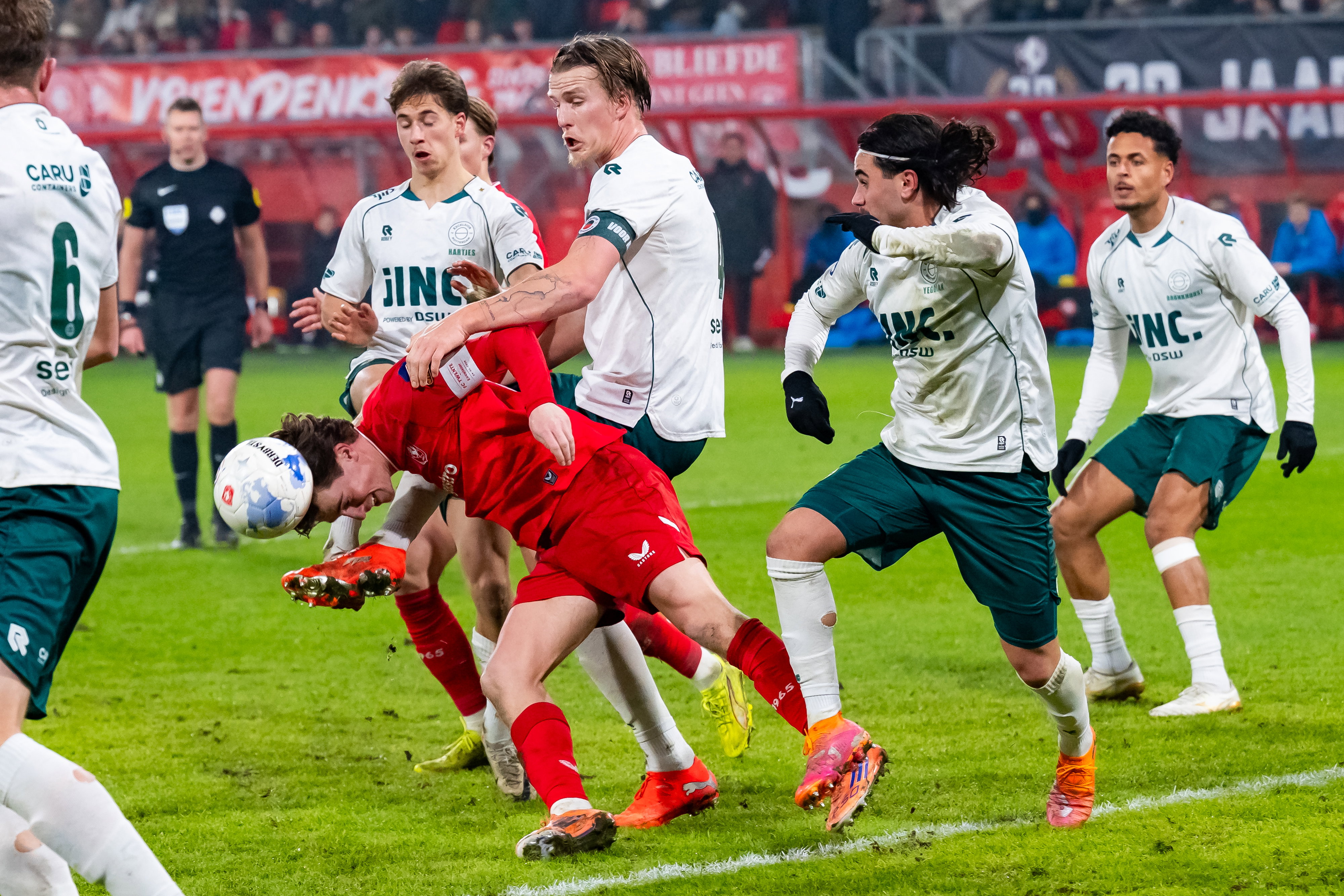 Casper Widell in duel met Daan Rots