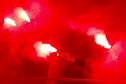 Supporters van Go Ahead Eagles steken vuurwerk af tegen SC Braga