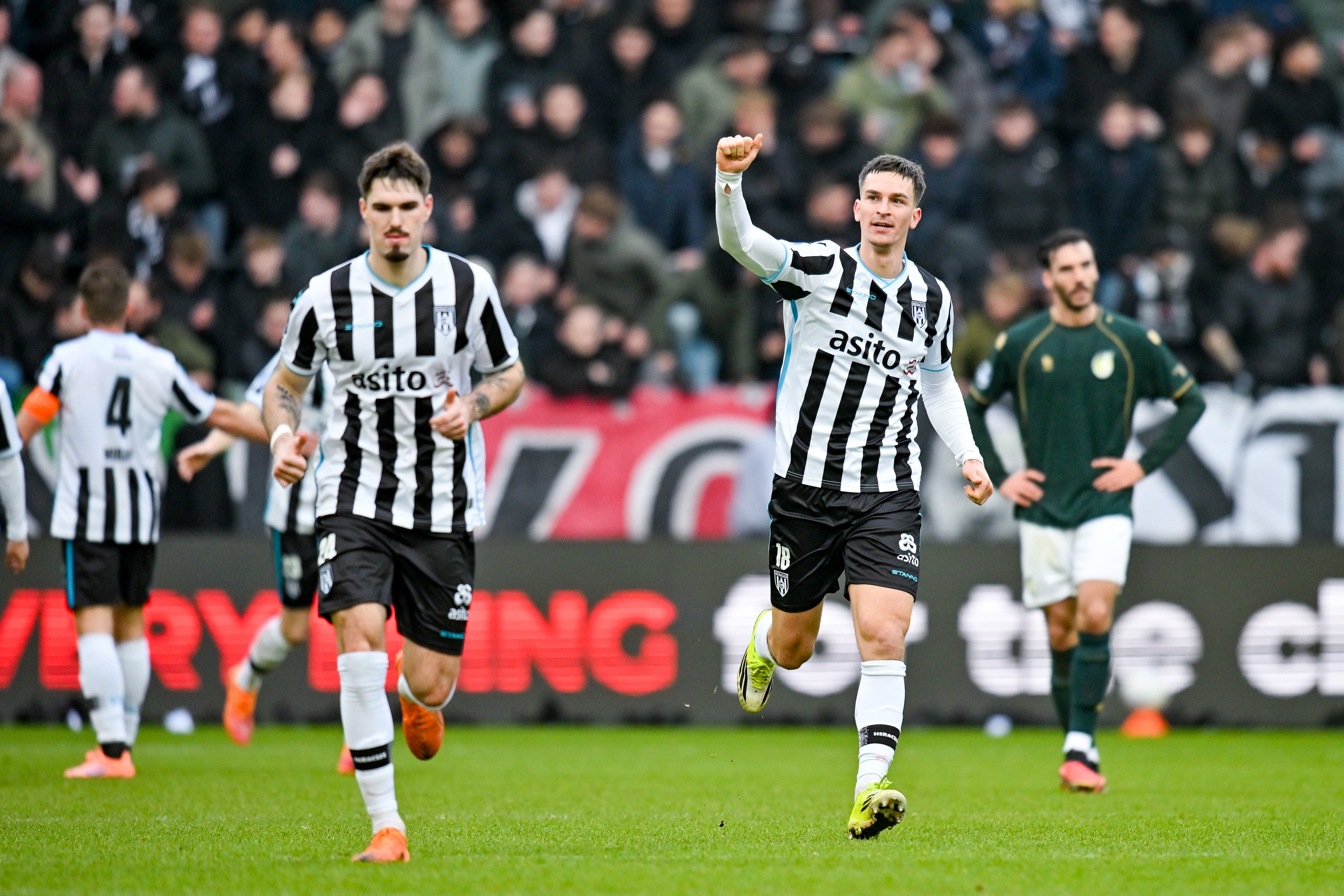 Alec Van Hoorenbeeck juicht