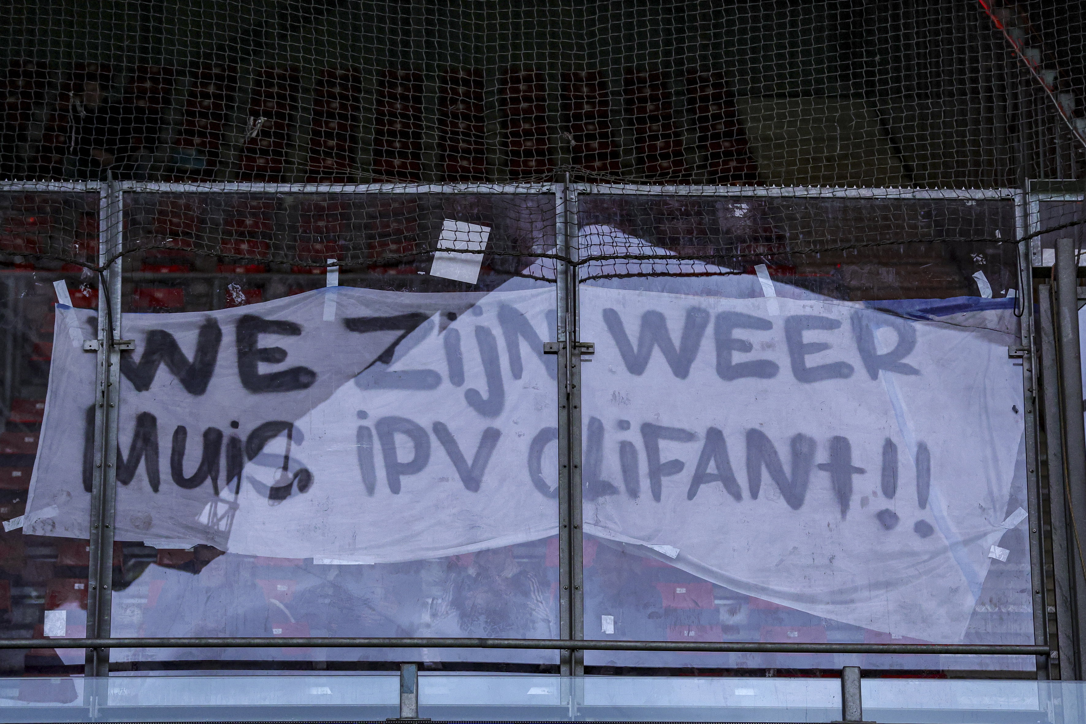Het spandoek van de Feyenoord-fans in Eindhoven