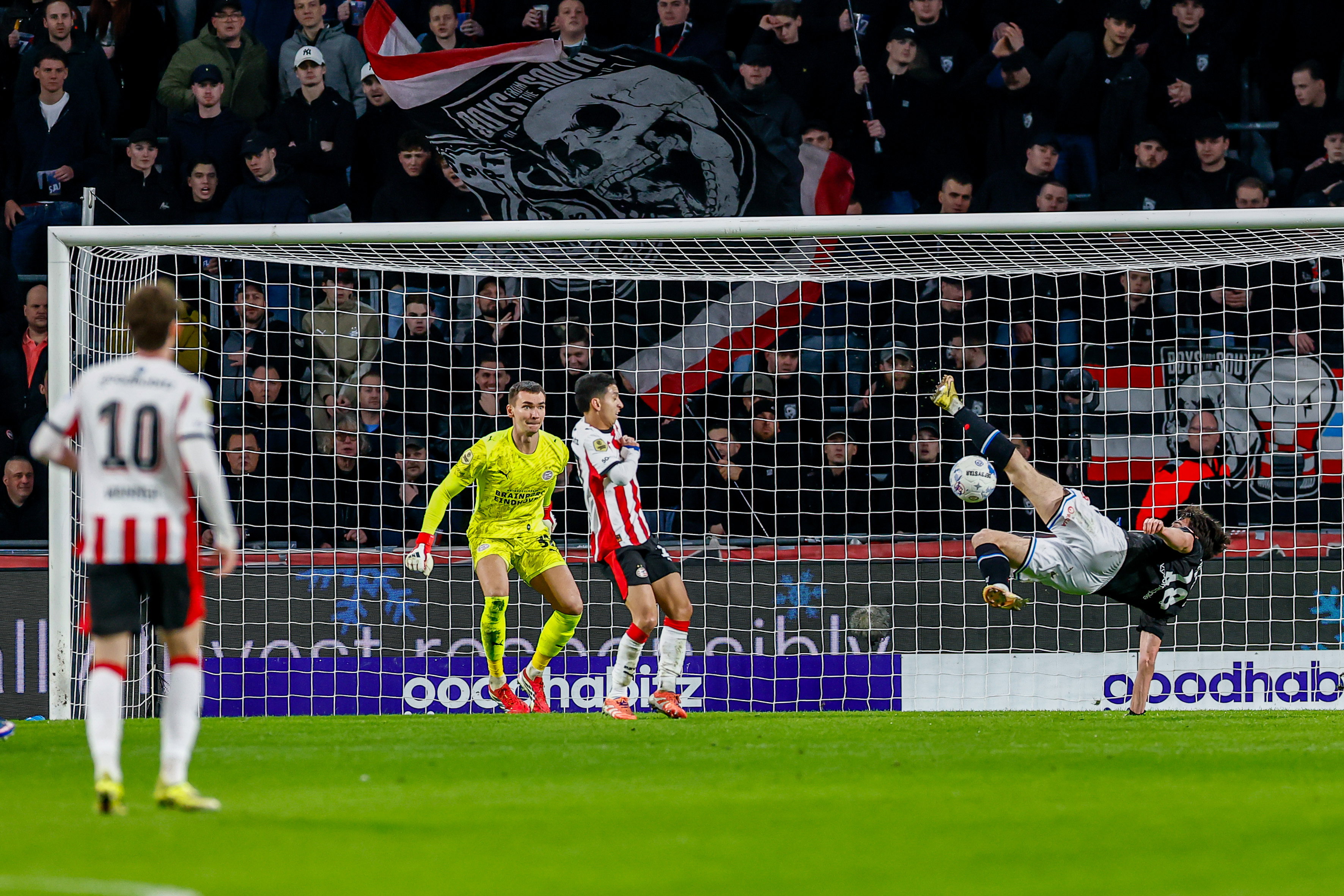 Lasse Nordas scoorde fraai tegen PSV