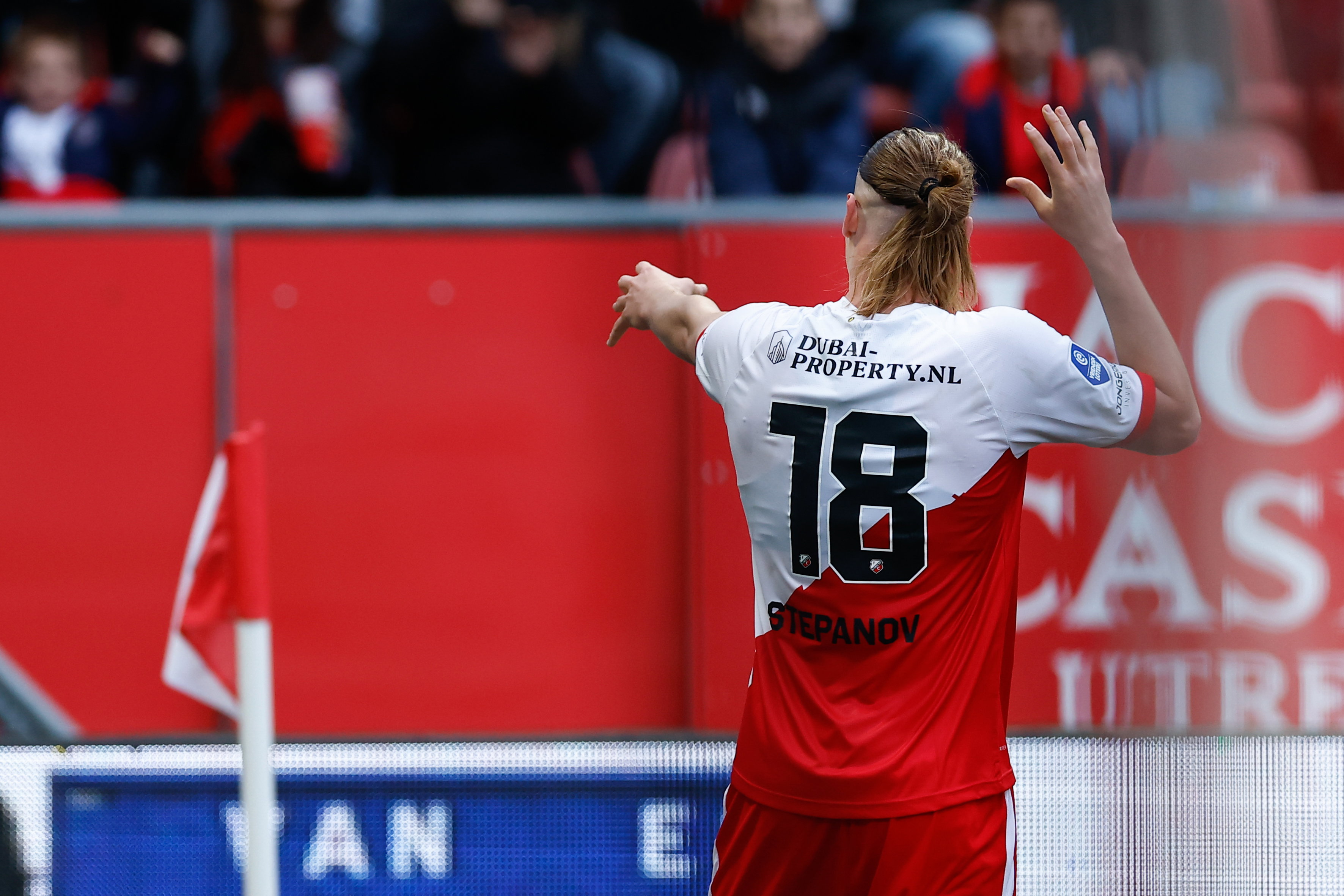 Artem Stepanov juicht