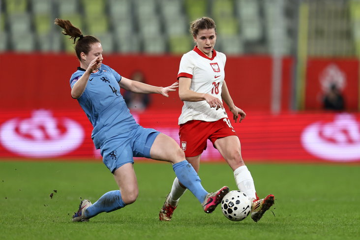 Veerle Buurman probeert Nadia Krezyman af te stoppen