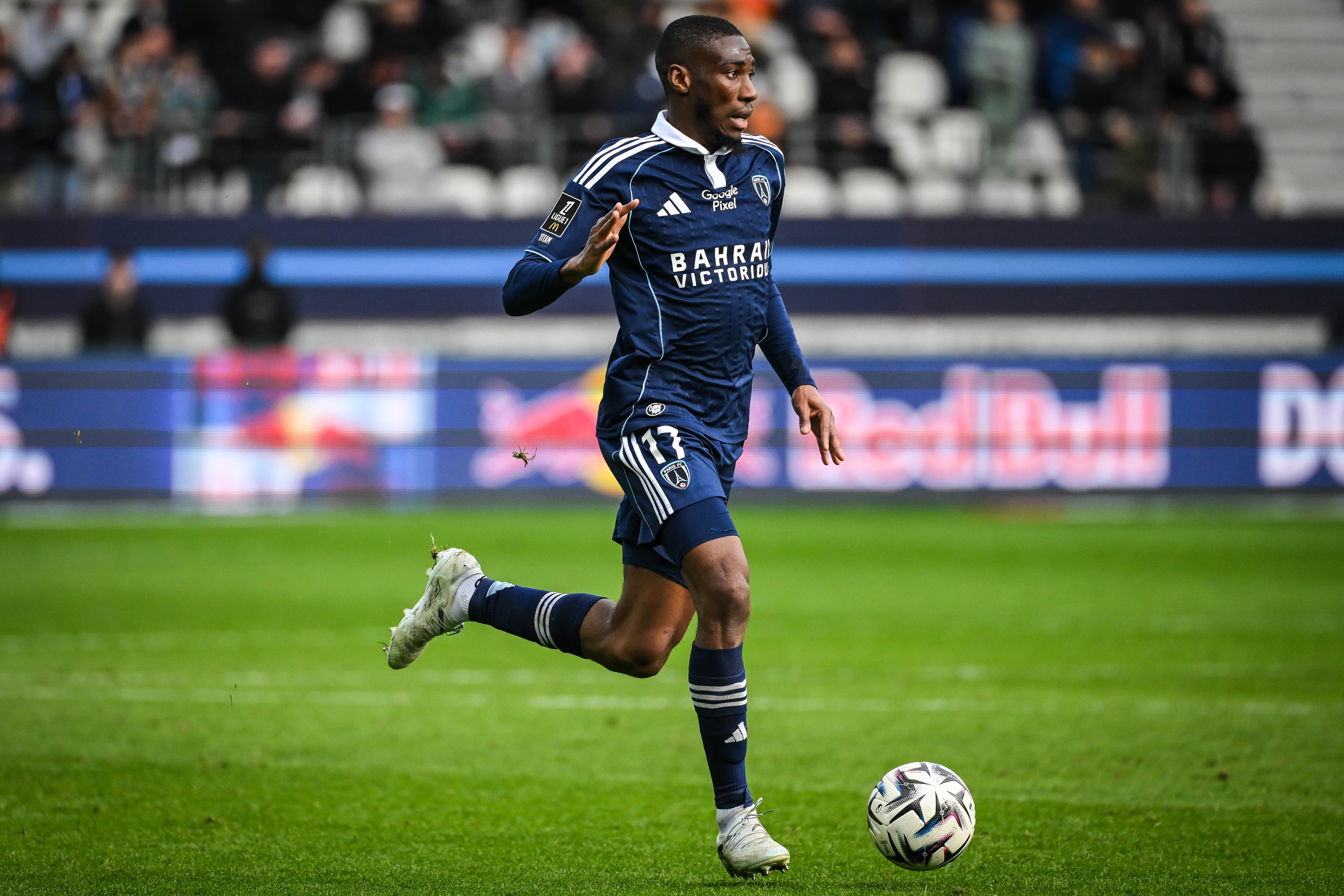 Adama Camara namens Paris FC