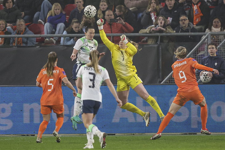 Lize Kop tijdens OranjeLeeuwinnen - Ierland