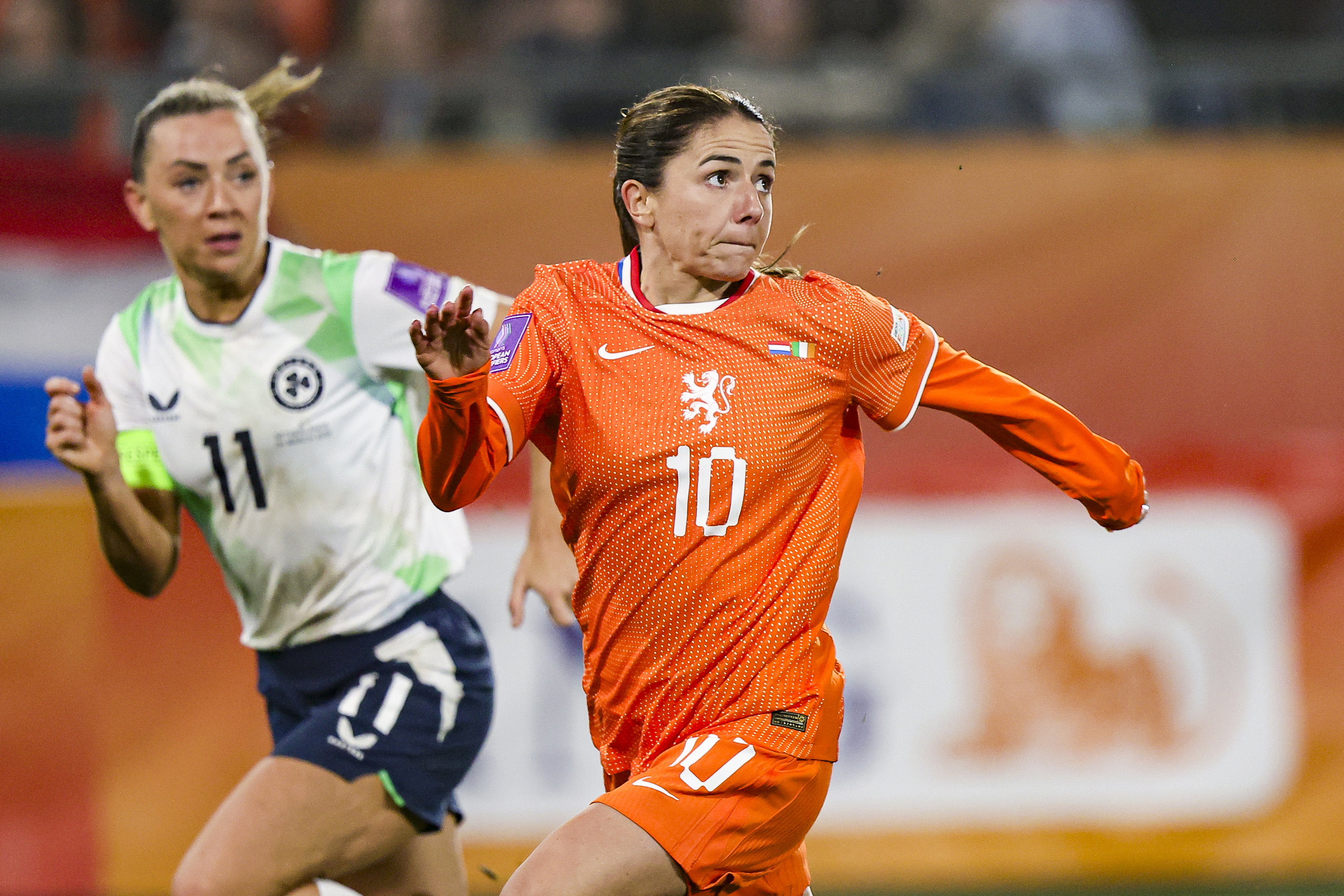 Daniëlle van de Donk in actie tegen Ierland