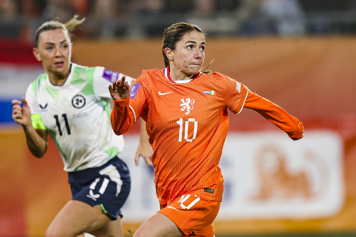 Daniëlle van de Donk in actie tegen Ierland