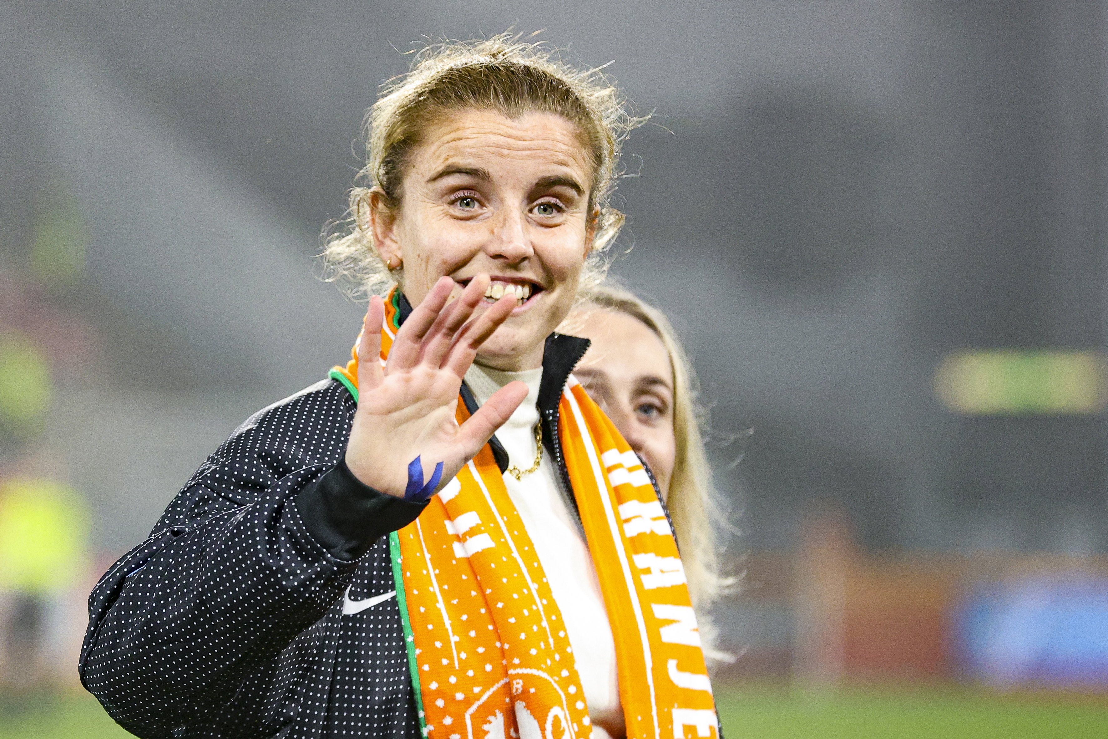 Myrthe Kemper-Moorrees bij het afscheid van 16 oud-internationals