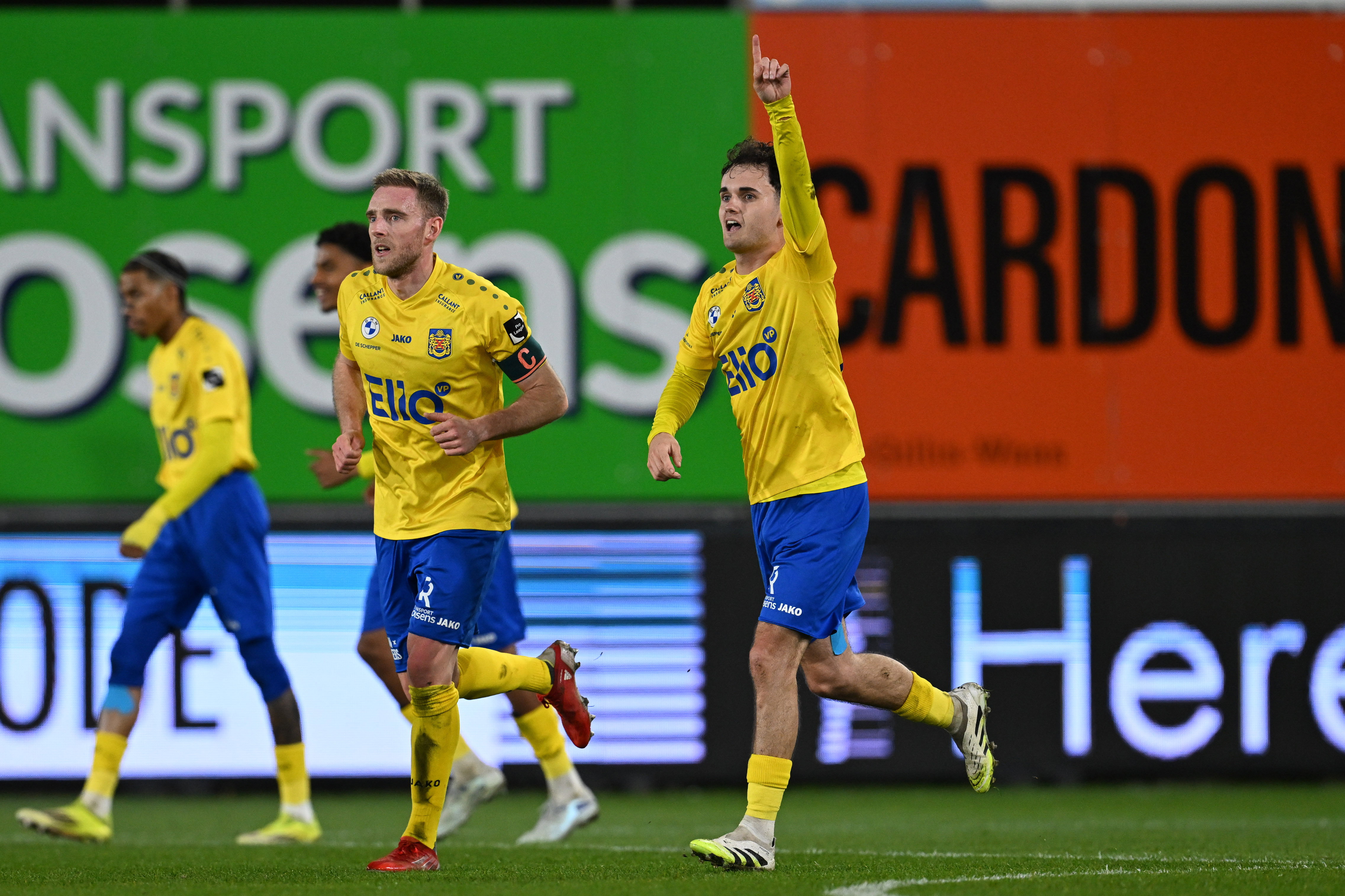 Jannes Van Hecke juicht na een treffer voor SK Beveren