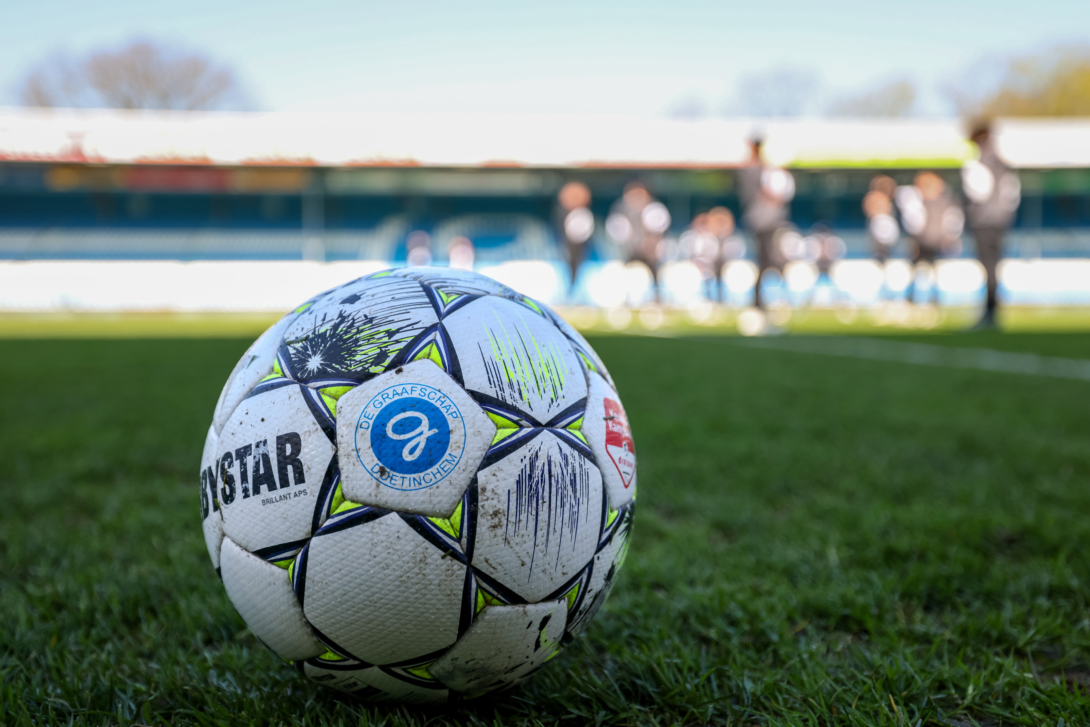 Het logo van De Graafschap op een bal