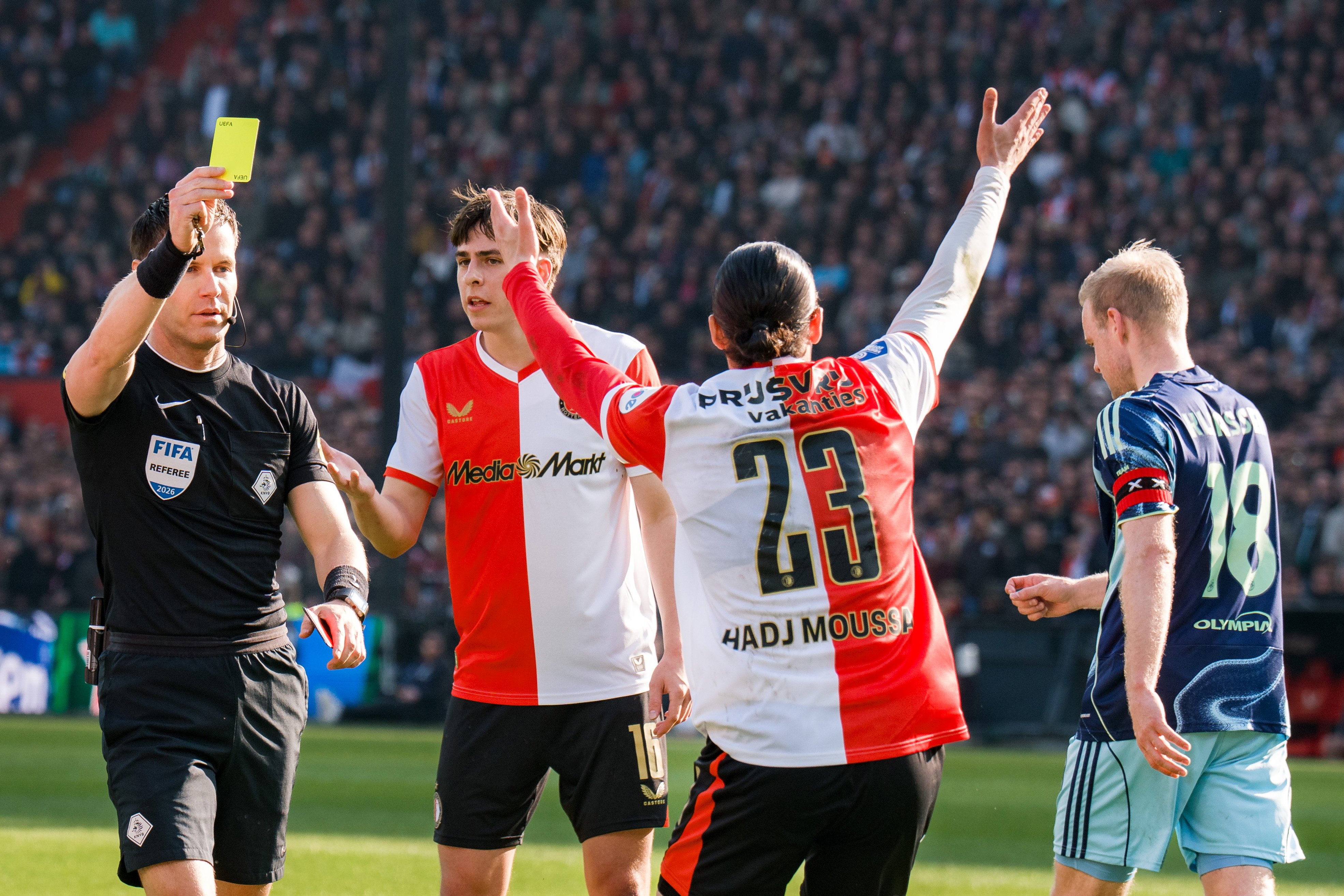 Anis Hadj Moussa kreeg geel tegen Ajax