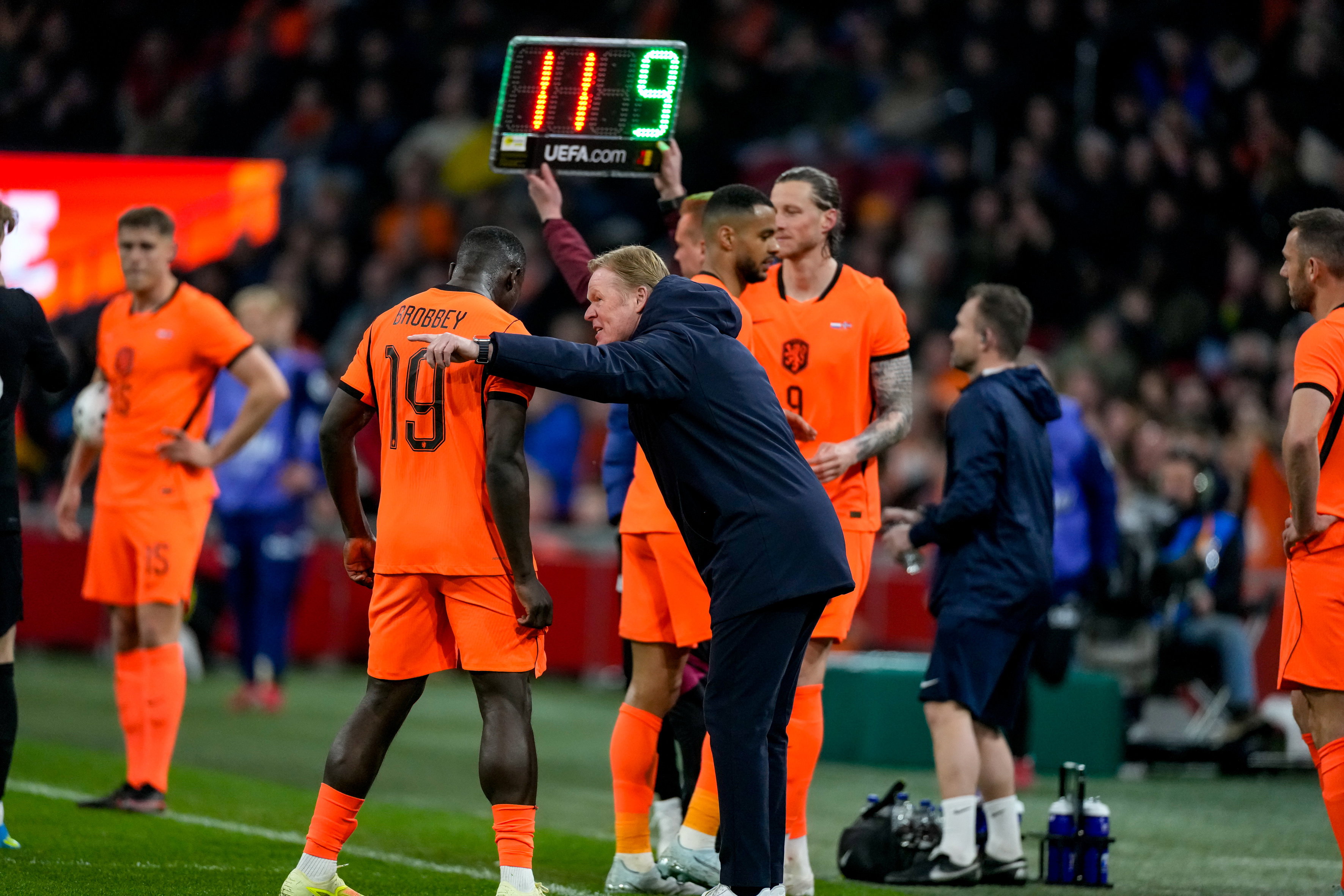 Wout Weghorst en Brian Brobbey