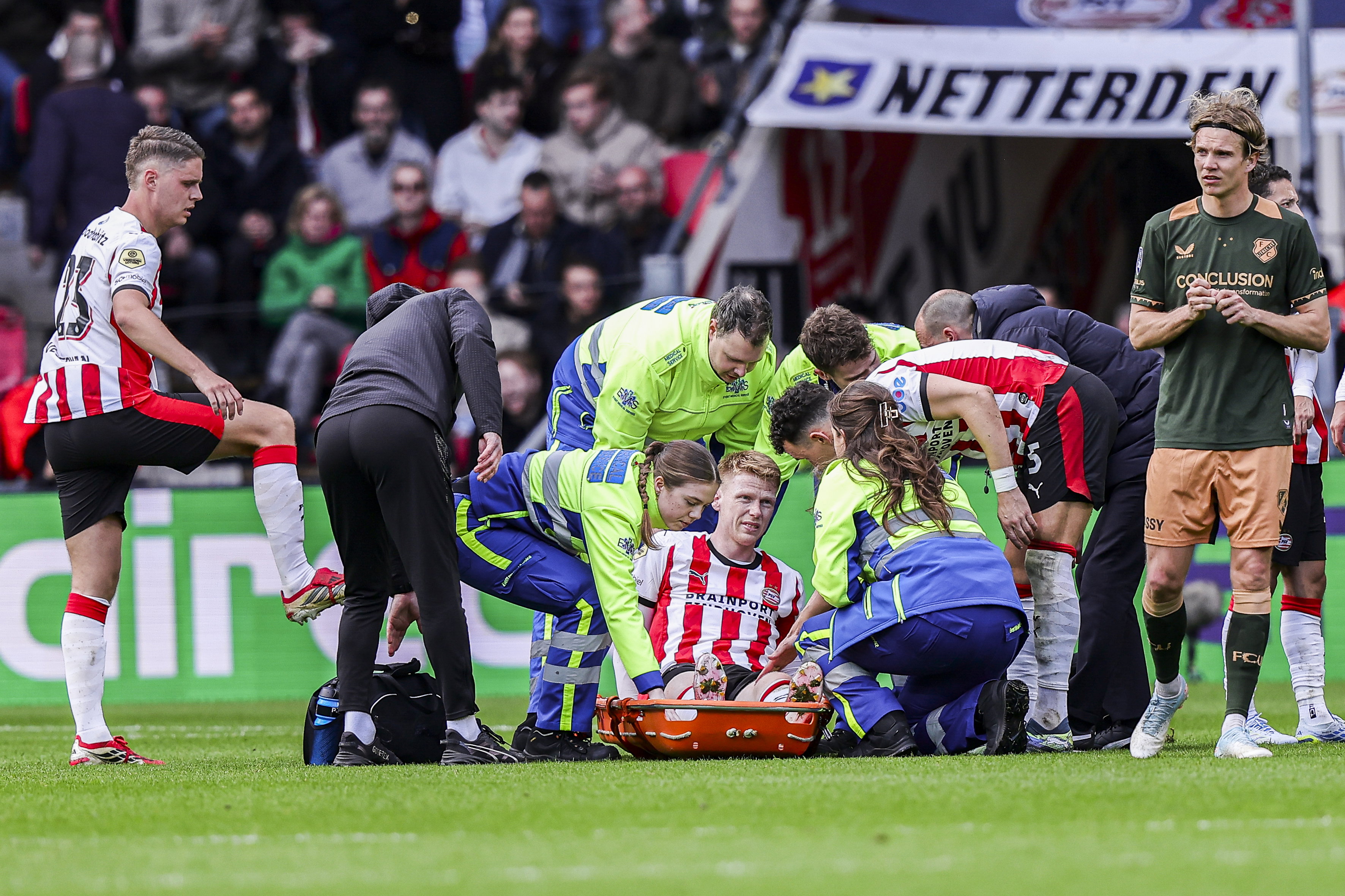 Jerdy Schouten op de brancard